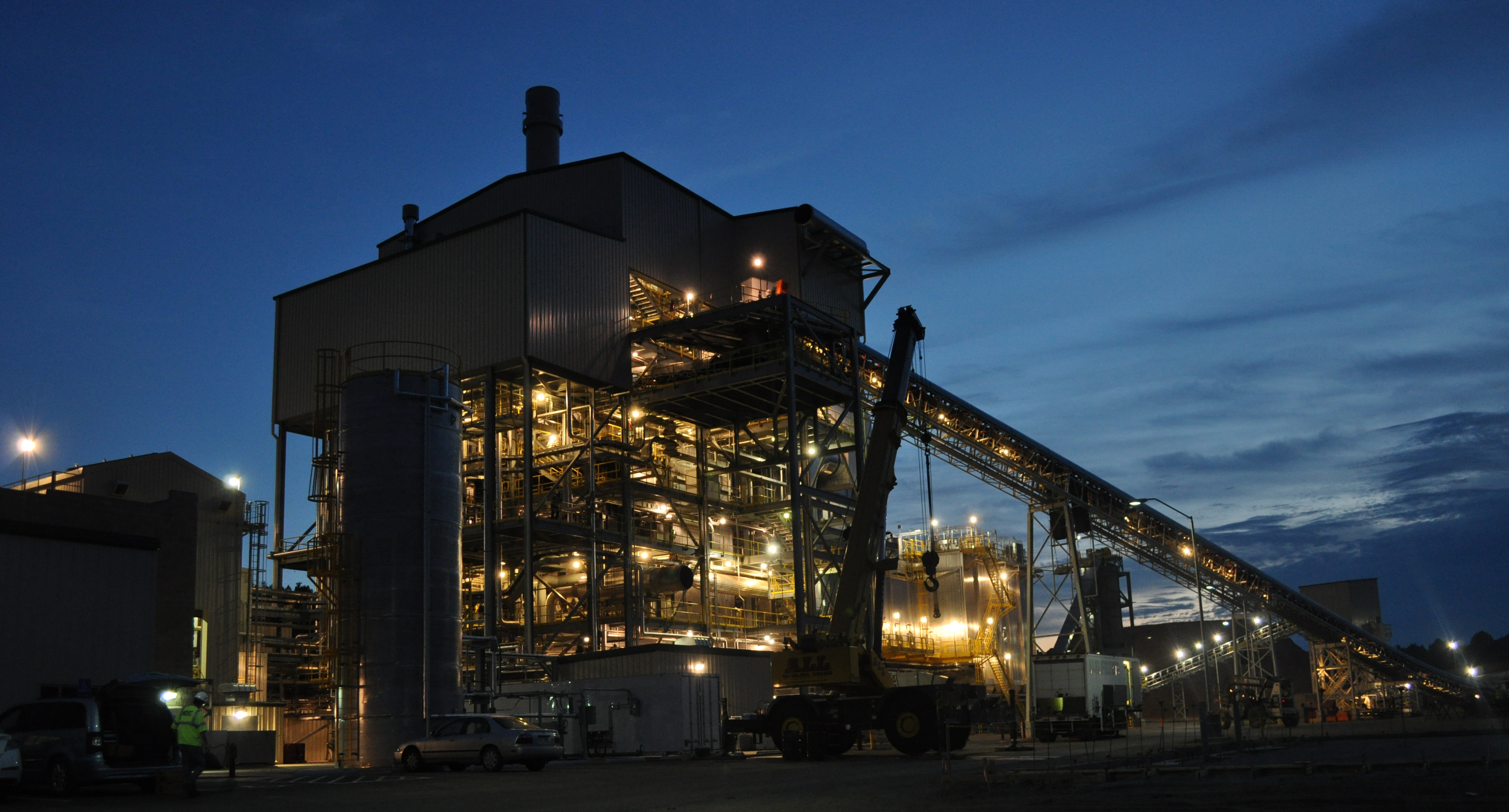DSC_0497crop2 NOVEC biomass plant at night